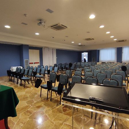 Astra Hotel Ферара Екстериор снимка