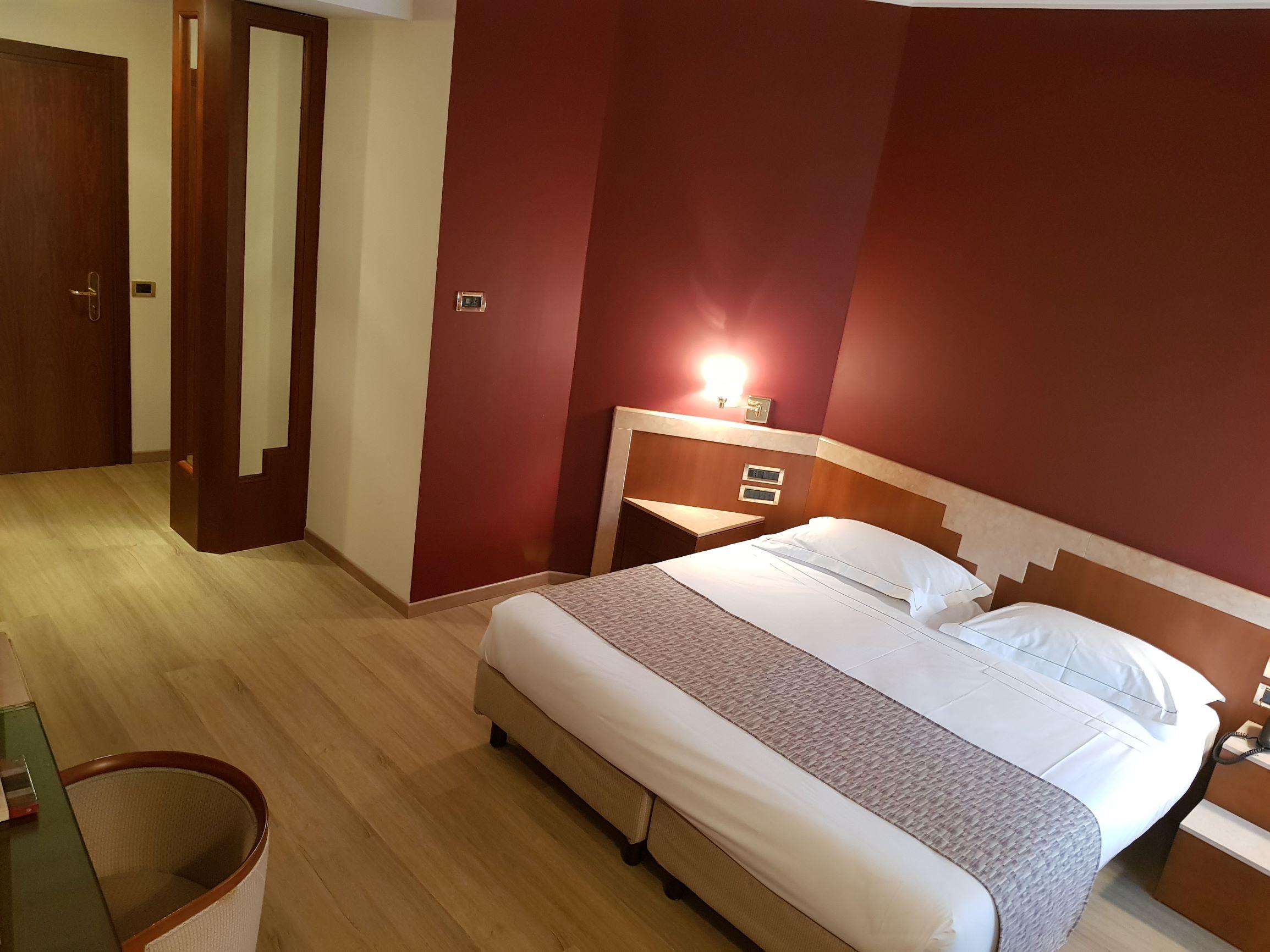 Astra Hotel Ферара Екстериор снимка