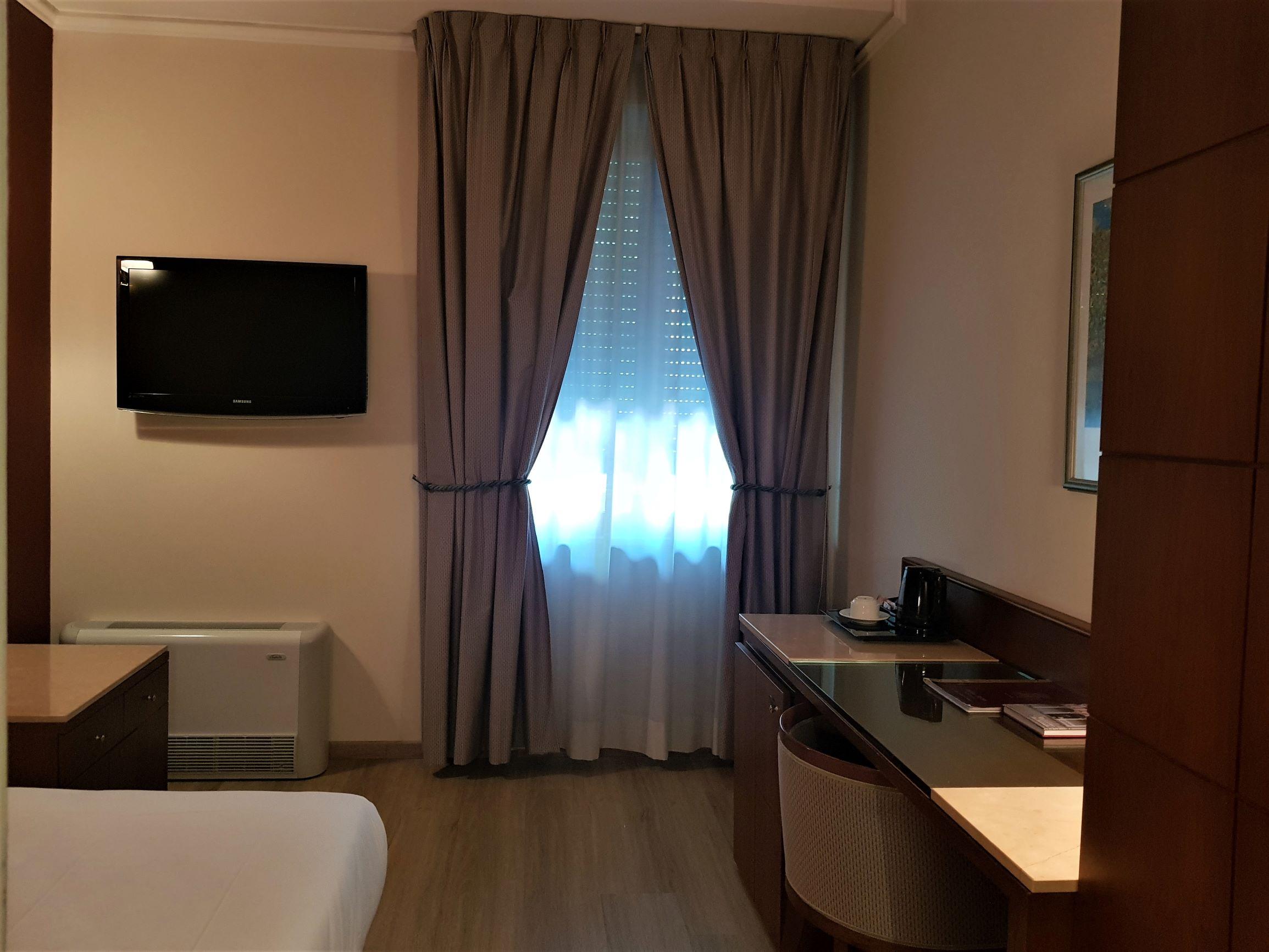 Astra Hotel Ферара Екстериор снимка