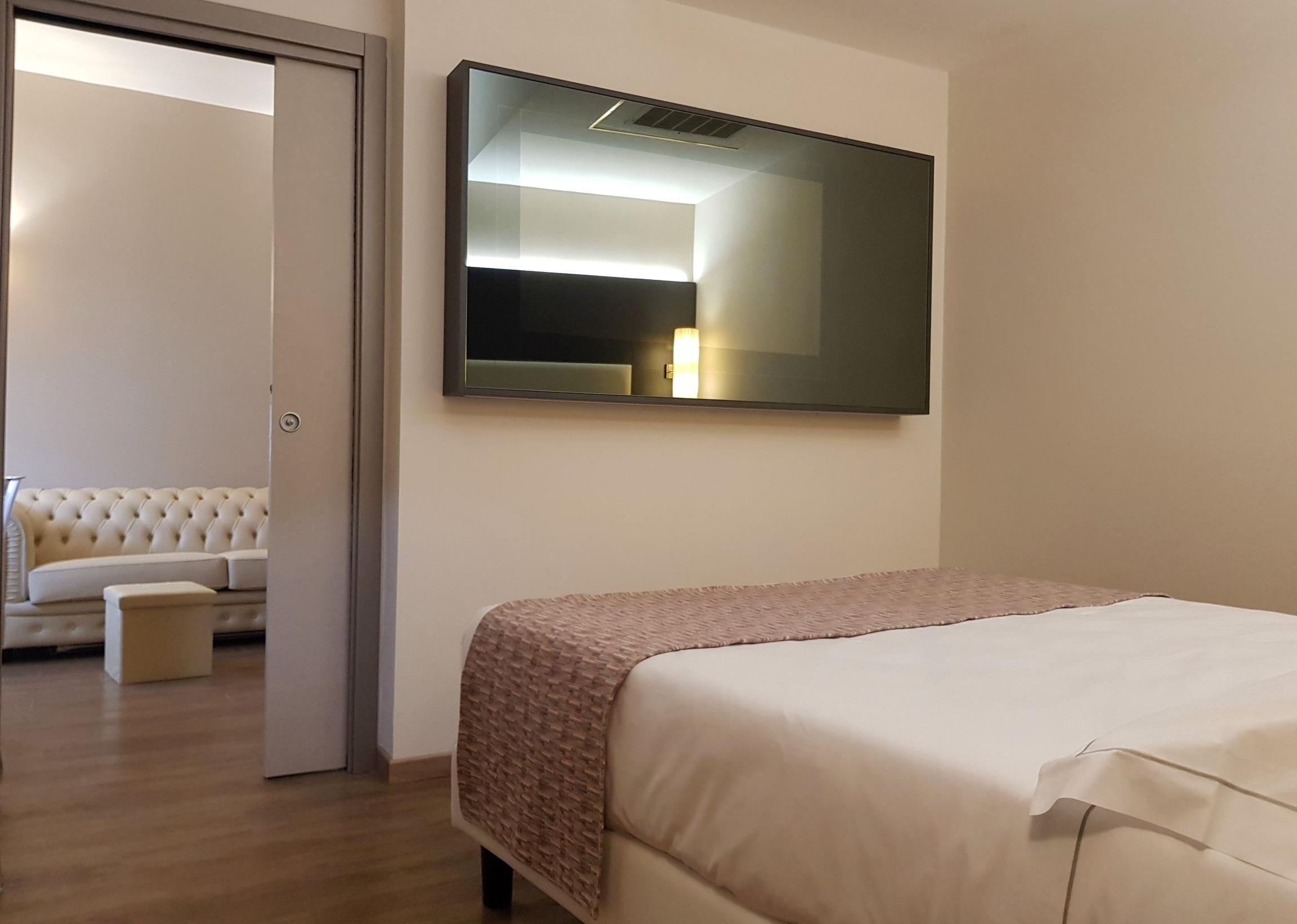Astra Hotel Ферара Екстериор снимка