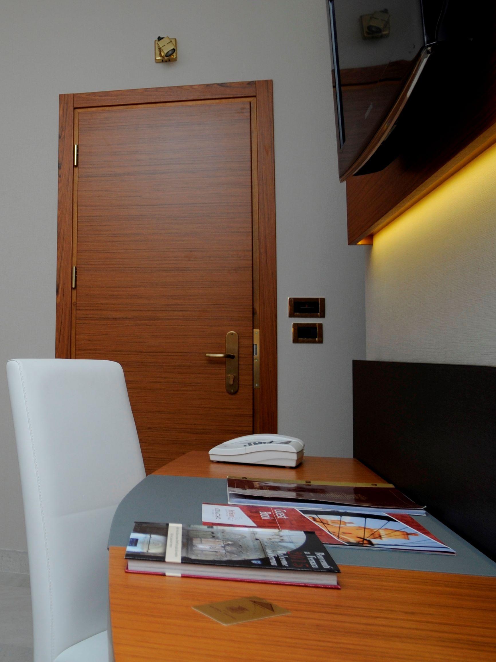 Astra Hotel Ферара Екстериор снимка