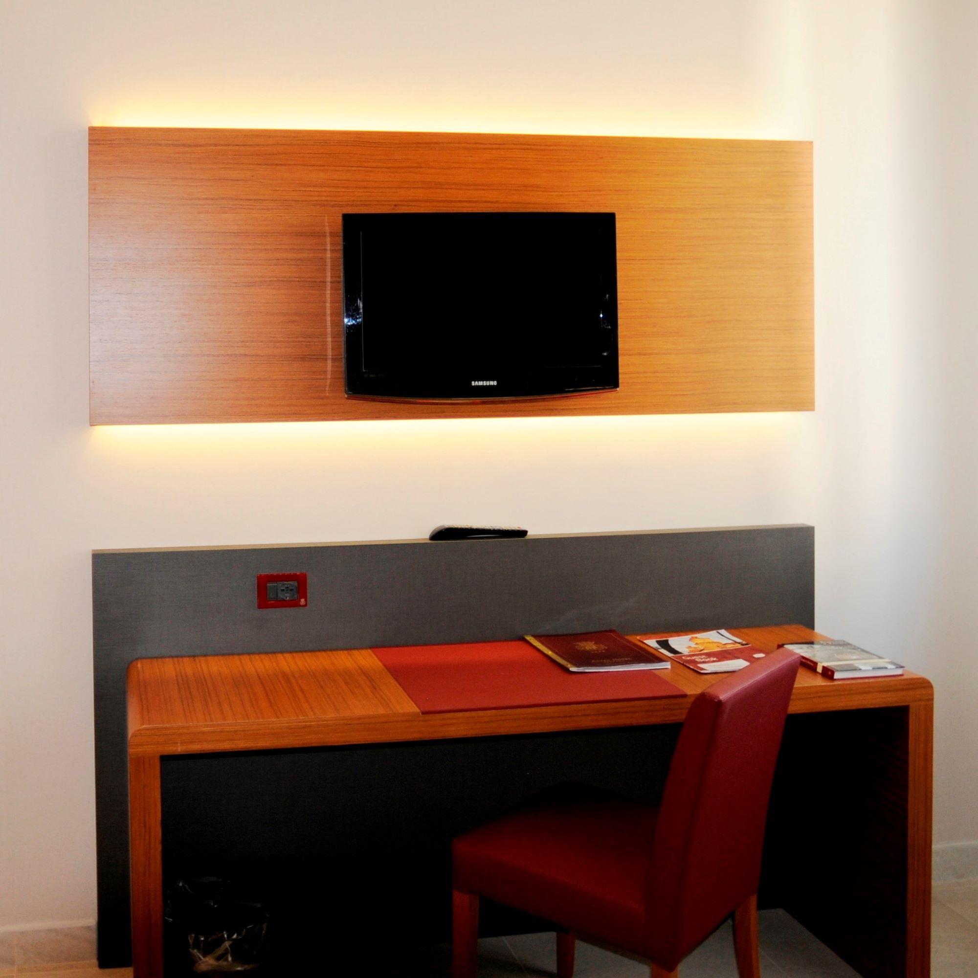 Astra Hotel Ферара Екстериор снимка