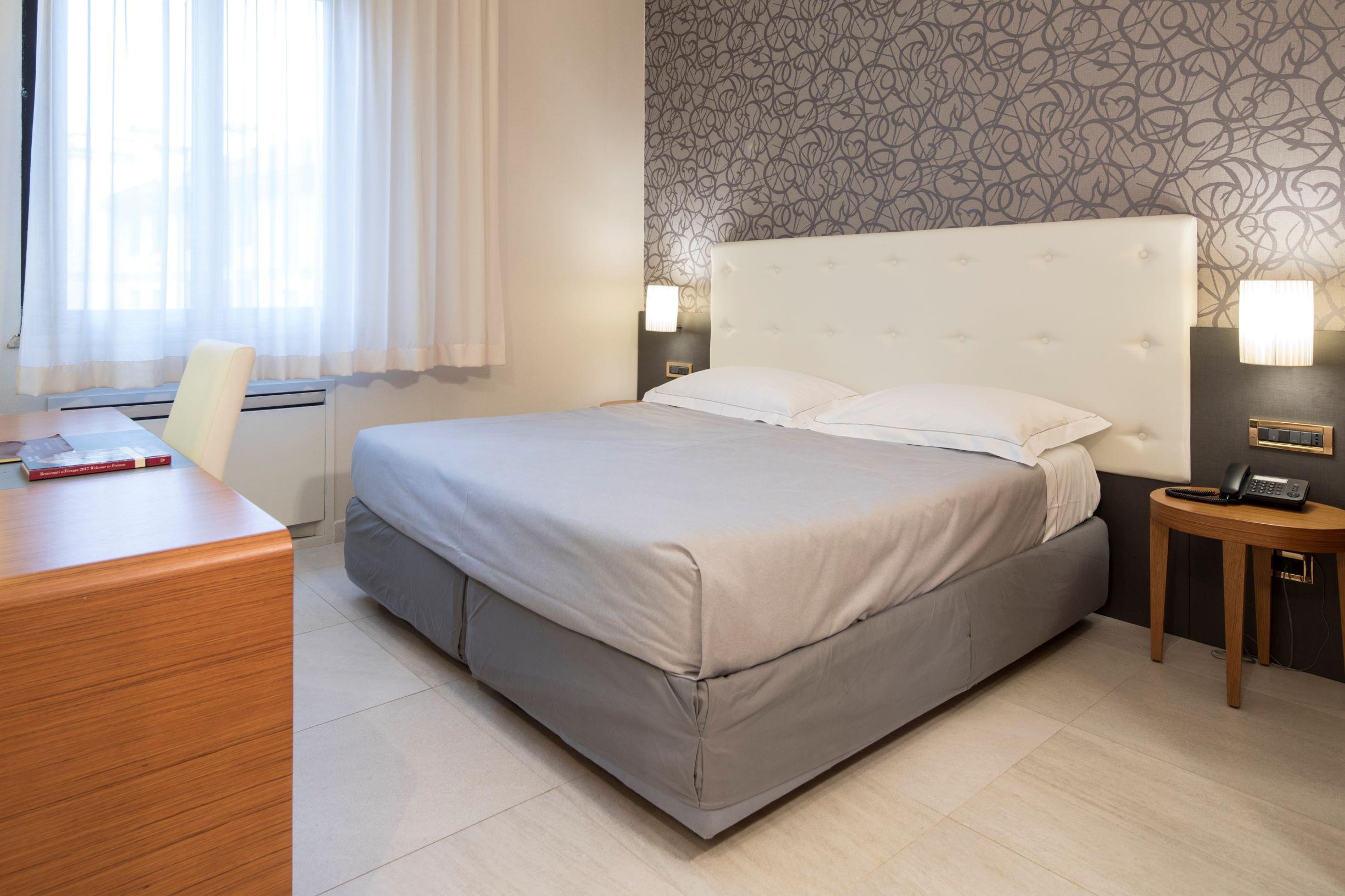 Astra Hotel Ферара Екстериор снимка