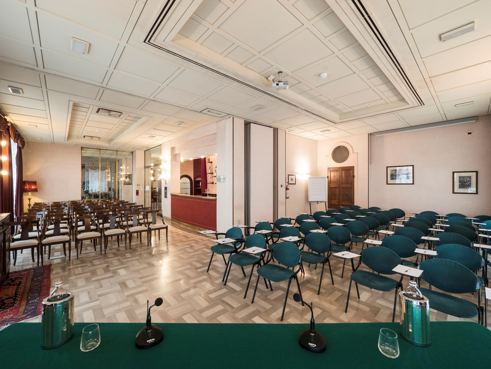 Astra Hotel Ферара Екстериор снимка