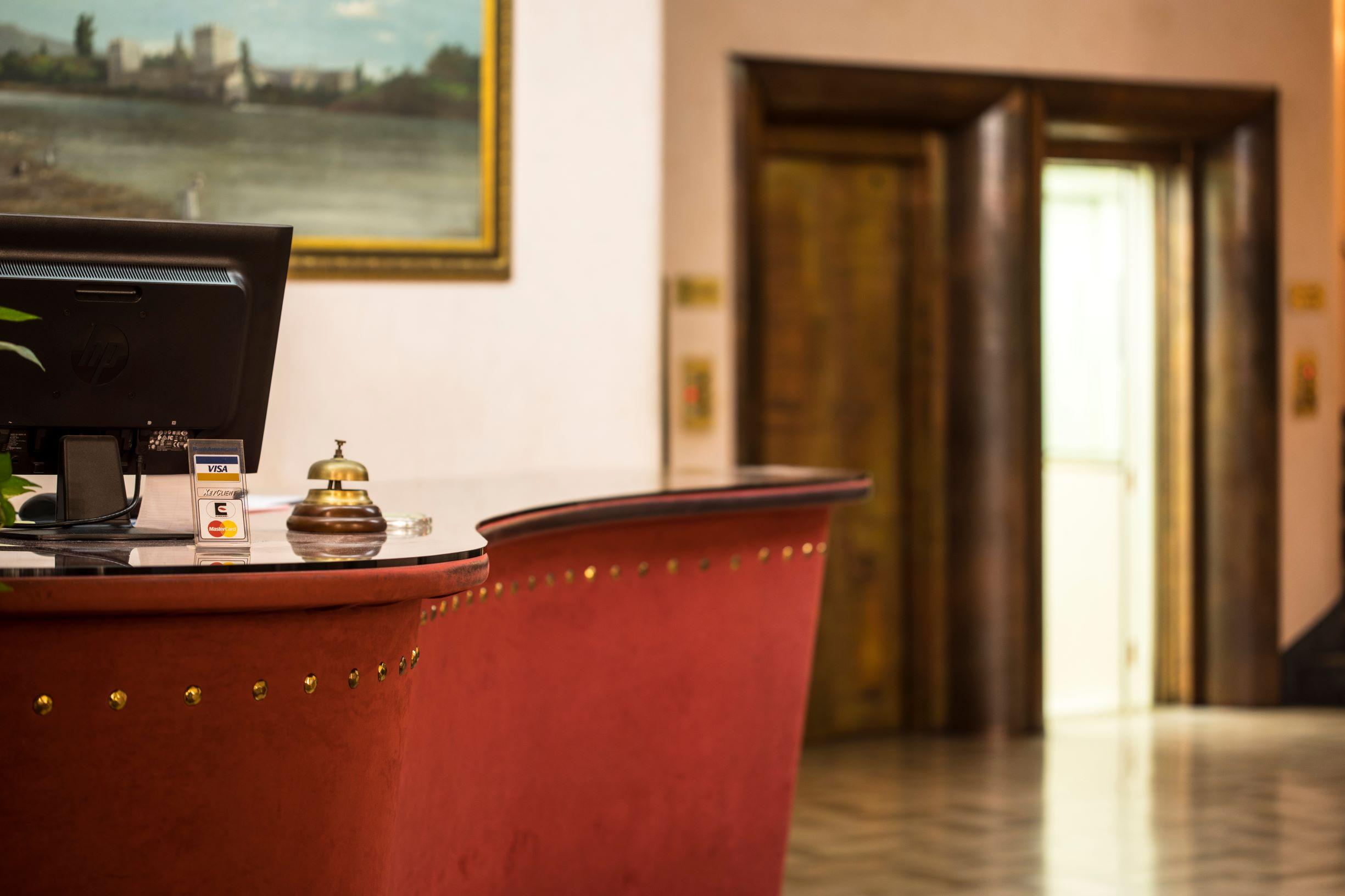 Astra Hotel Ферара Екстериор снимка