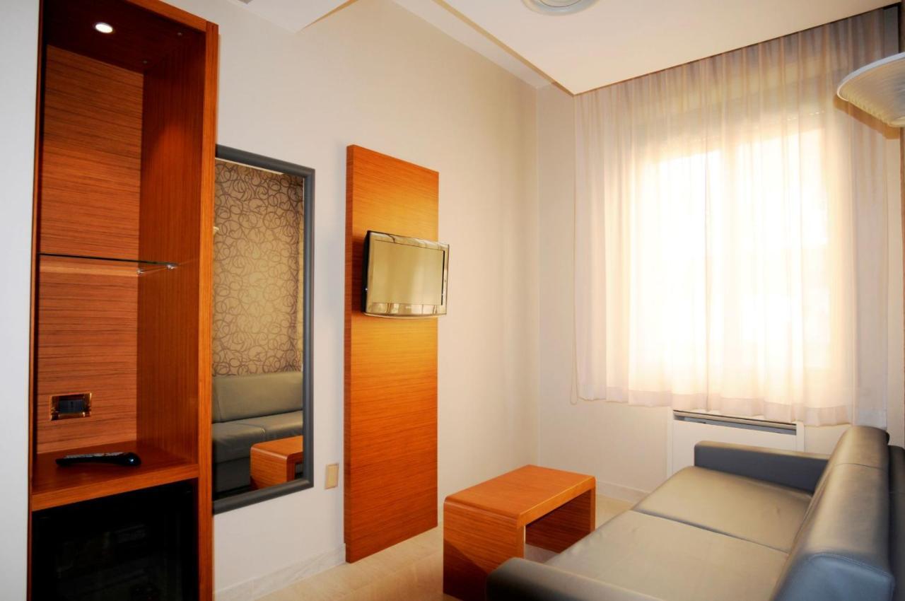 Astra Hotel Ферара Екстериор снимка